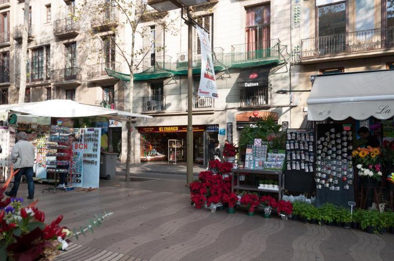 Hostal Boqueria Barcelona Bagian luar foto